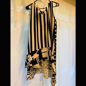 Black and white custom tunic🖤